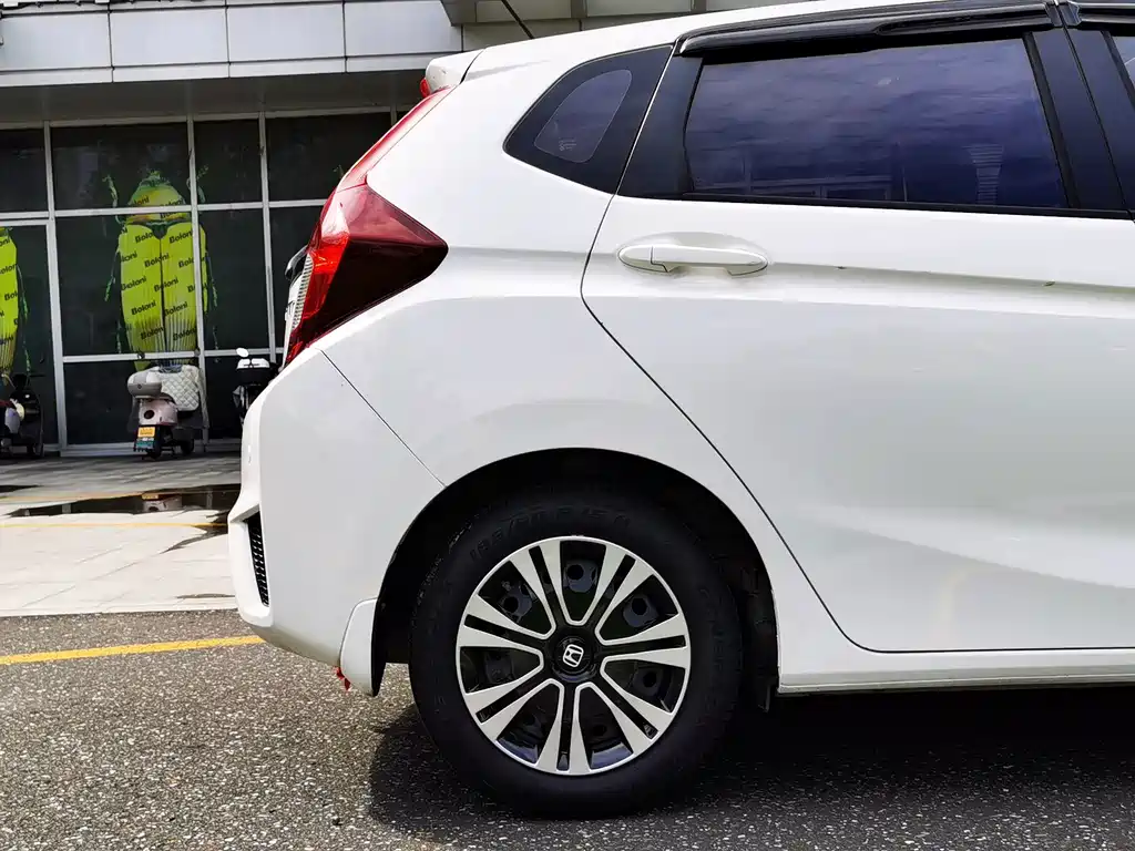 Honda Fit — миниатюра 8