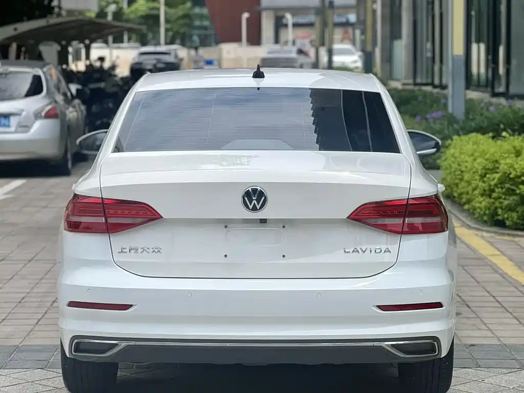 Volkswagen Lavida — миниатюра 6