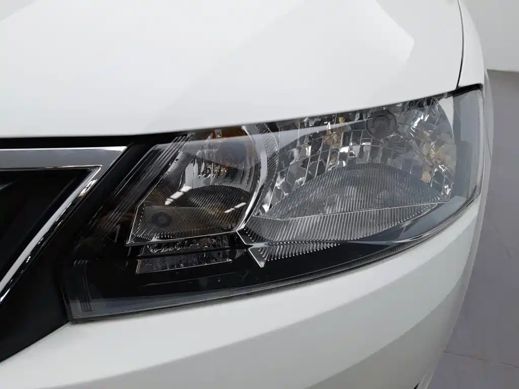 Skoda Rapid — миниатюра 7