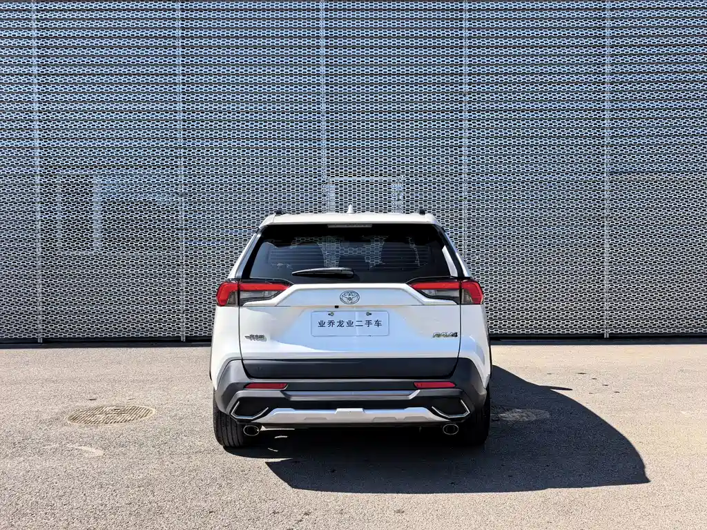 Toyota RAV4 — миниатюра 4