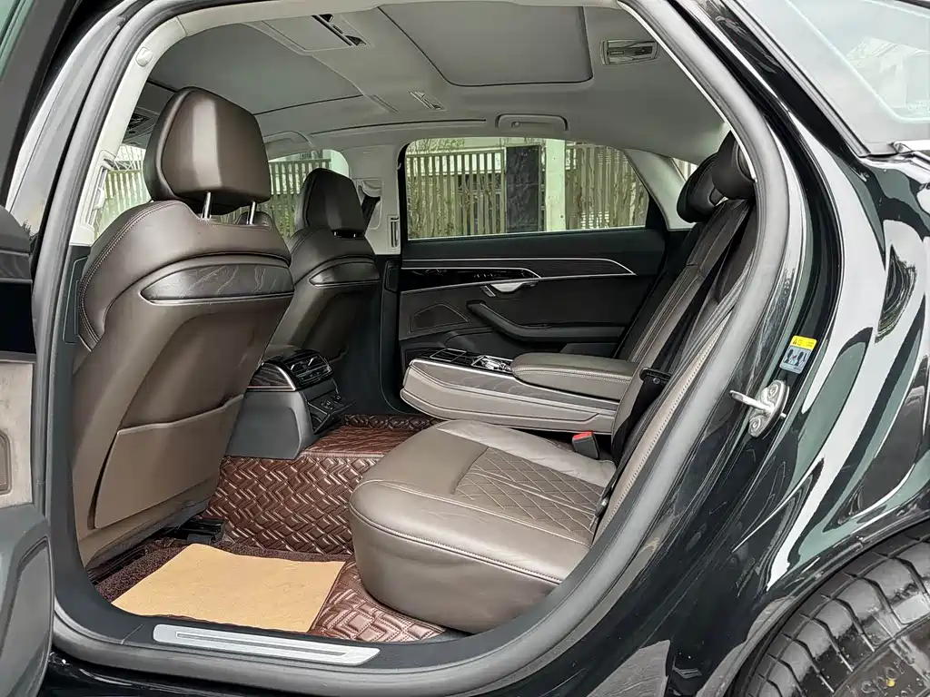 Audi A8 — миниатюра 6