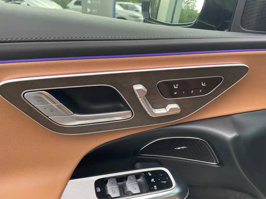 Mercedes-Benz E-Class — миниатюра 7