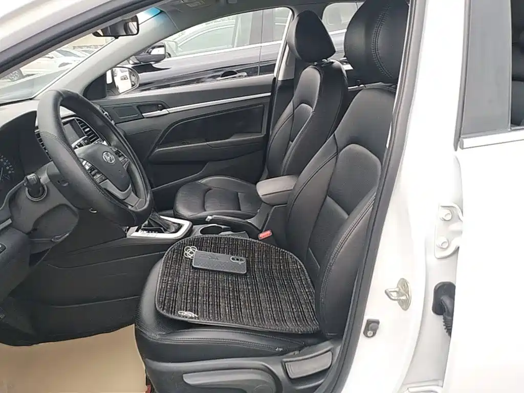 Hyundai Elantra — миниатюра 15