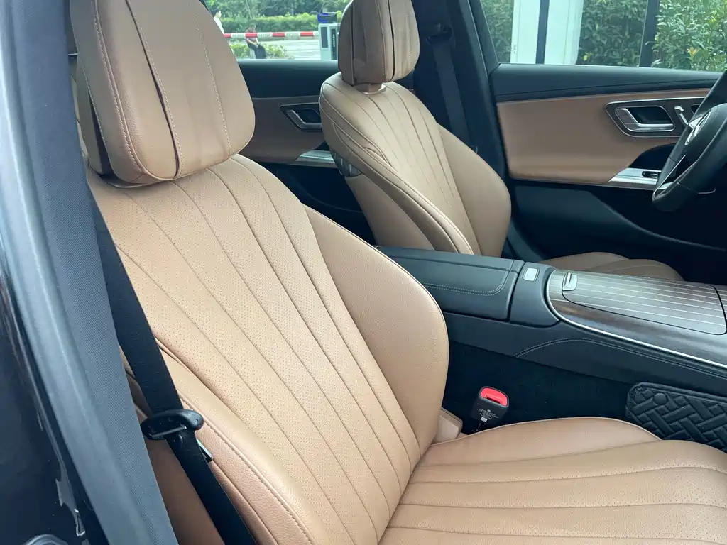 Mercedes-Benz E-Class — миниатюра 17