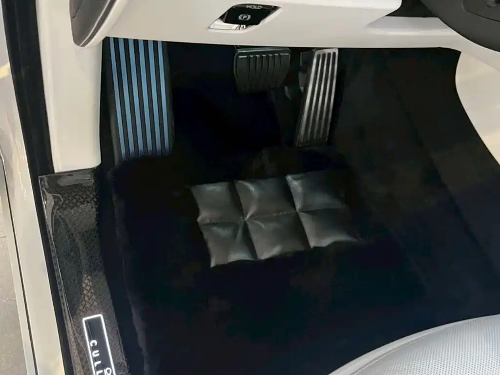 Rolls-Royce Cullinan — миниатюра 13