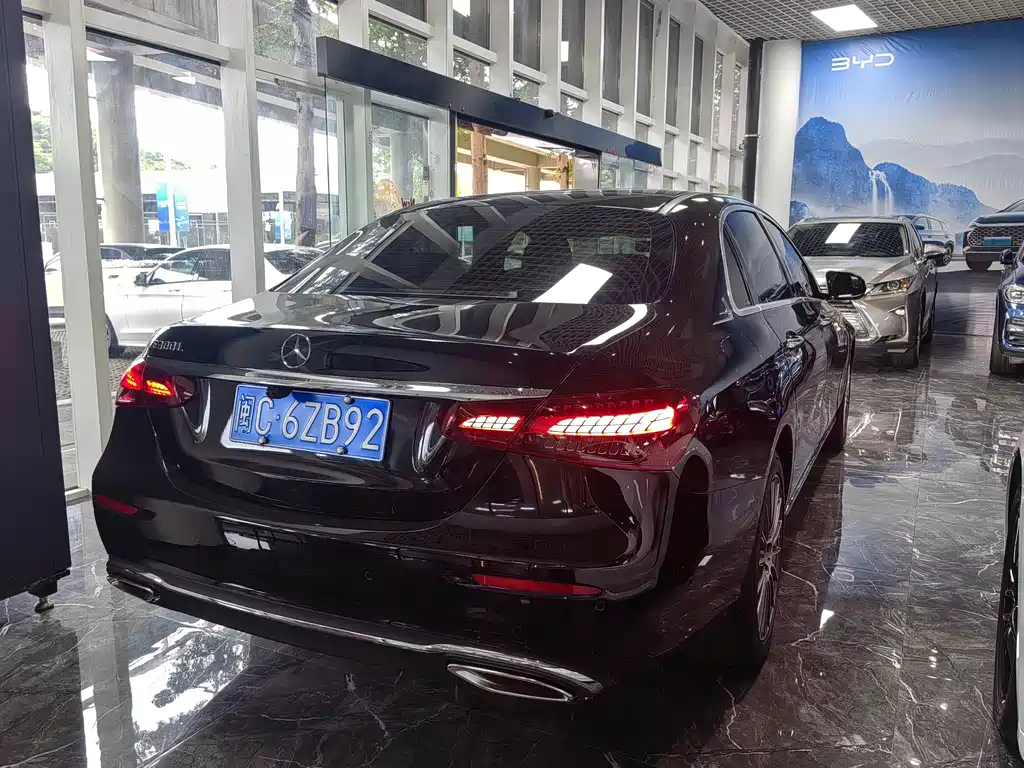 Mercedes-Benz E-Class — миниатюра 4