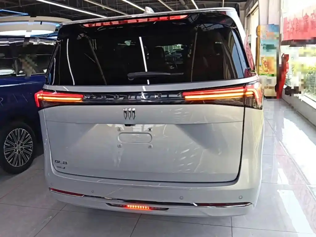 Buick GL8 Hybrid — миниатюра 6
