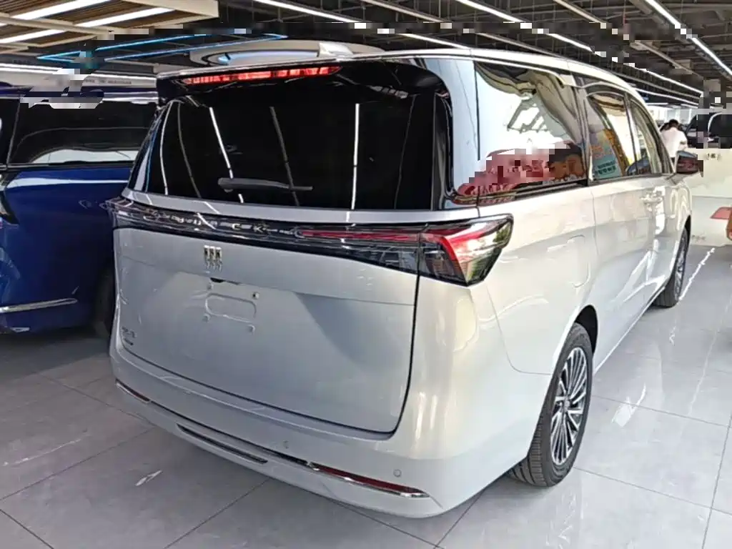 Buick GL8 Hybrid — миниатюра 7