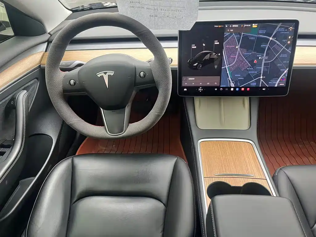 Tesla Model 3 — миниатюра 6