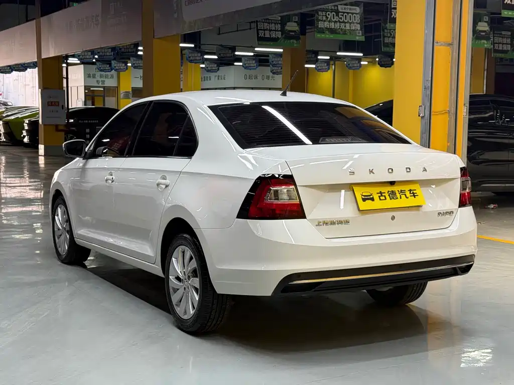 Skoda Rapid — миниатюра 7
