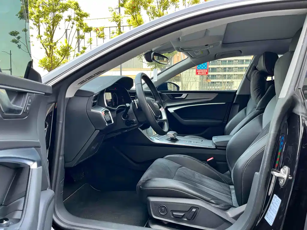 Audi A7L — миниатюра 8