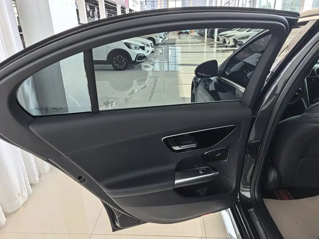 Mercedes-Benz C-Class — миниатюра 15