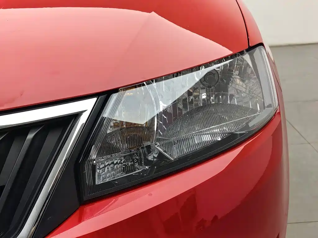 Skoda Rapid Spaceback — миниатюра 7