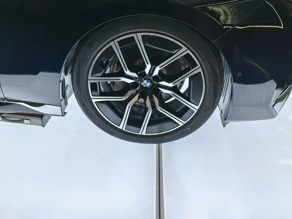 BMW 7 Series — миниатюра 3