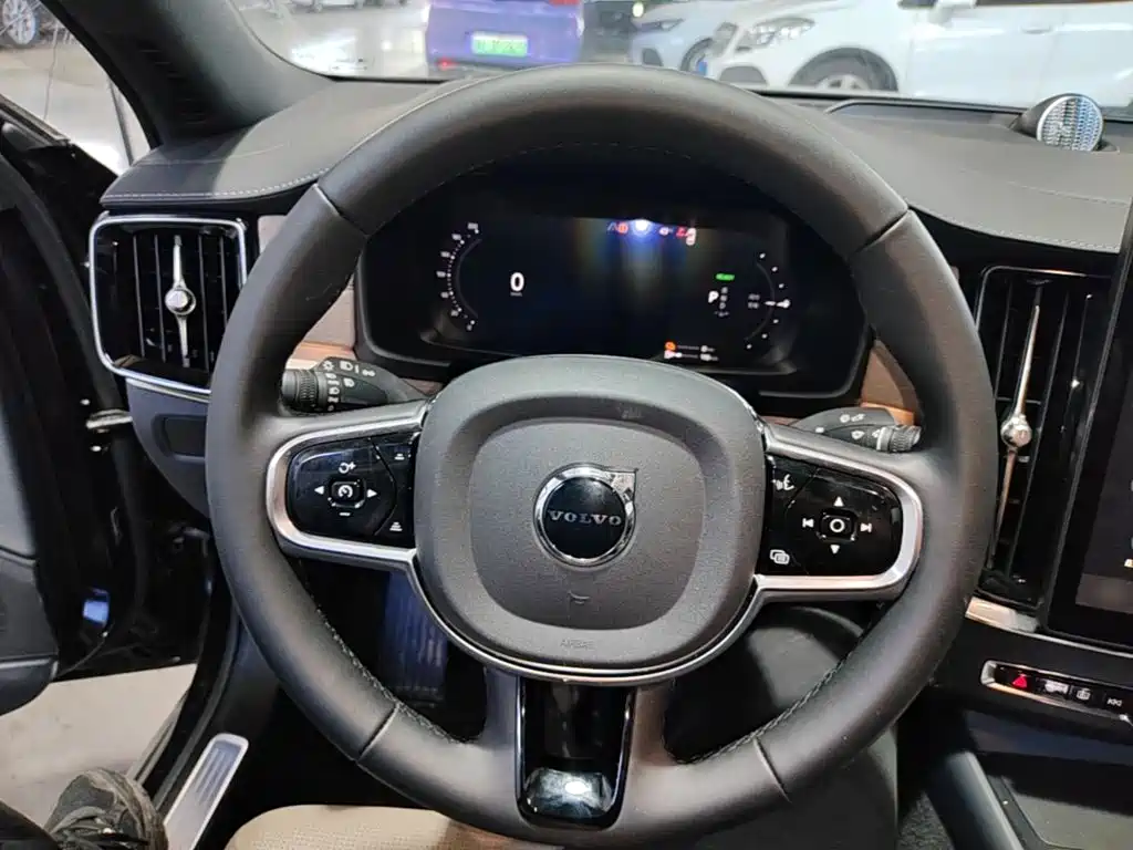 Volvo S90 PHEV — миниатюра 7