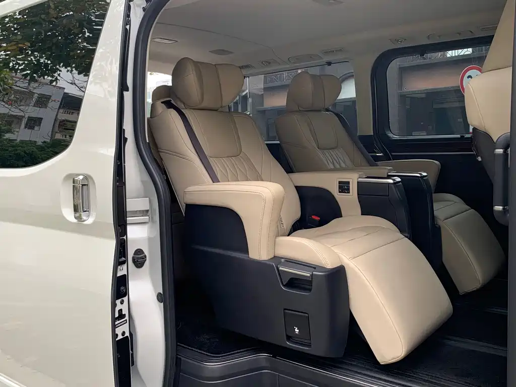 Toyota Granvia(海外) — миниатюра 10