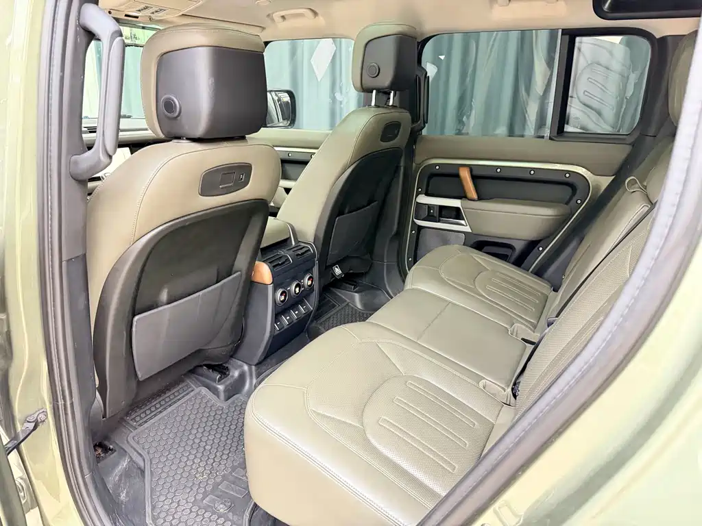 Land Rover Defender — миниатюра 8