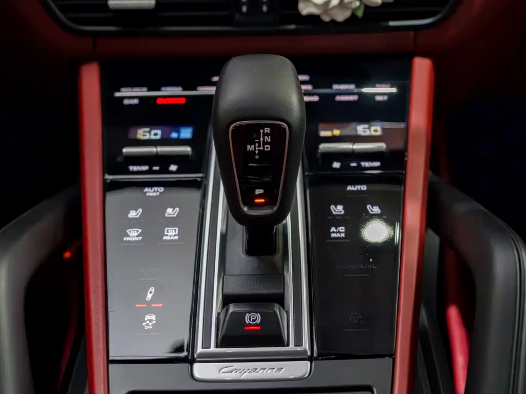 Porsche Cayenne — миниатюра 10