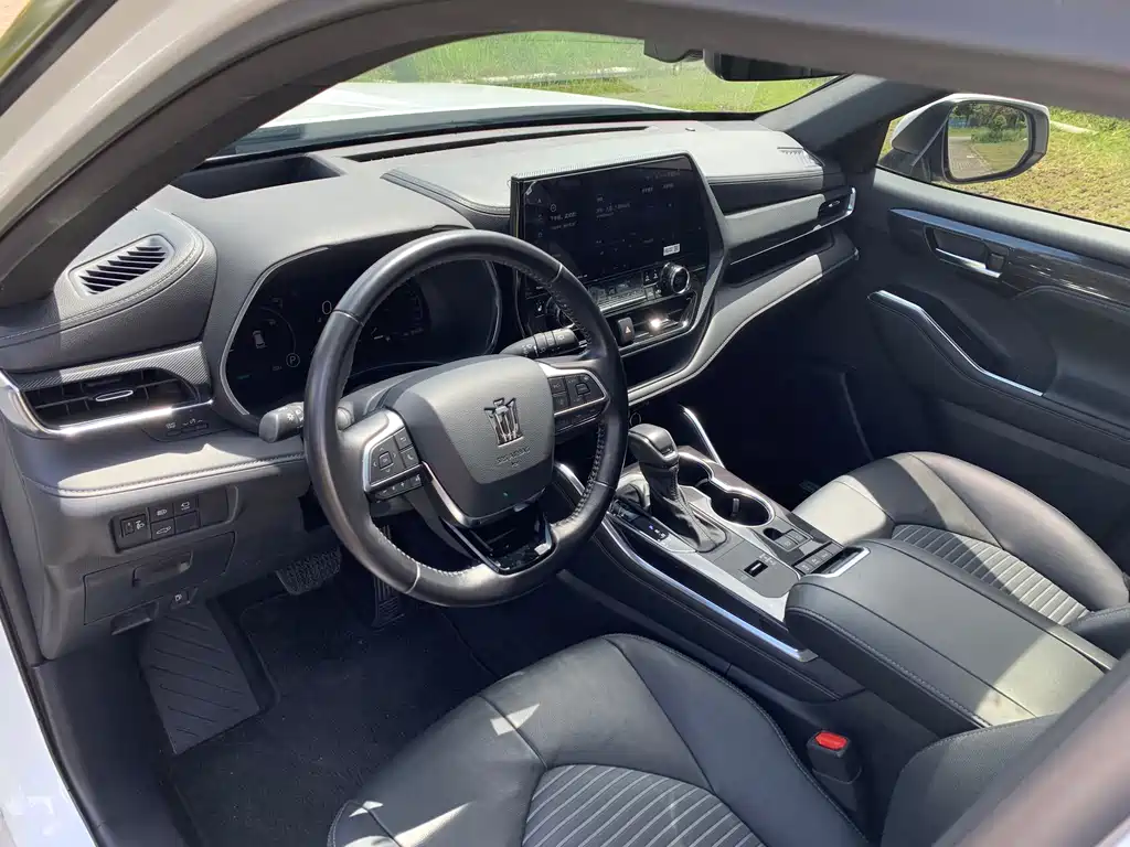 Toyota Crown Kluger — миниатюра 8