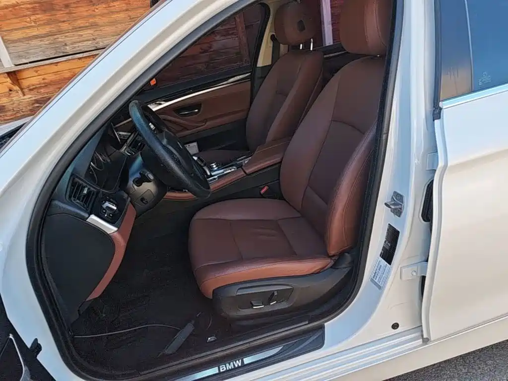 BMW 5 Series — миниатюра 15