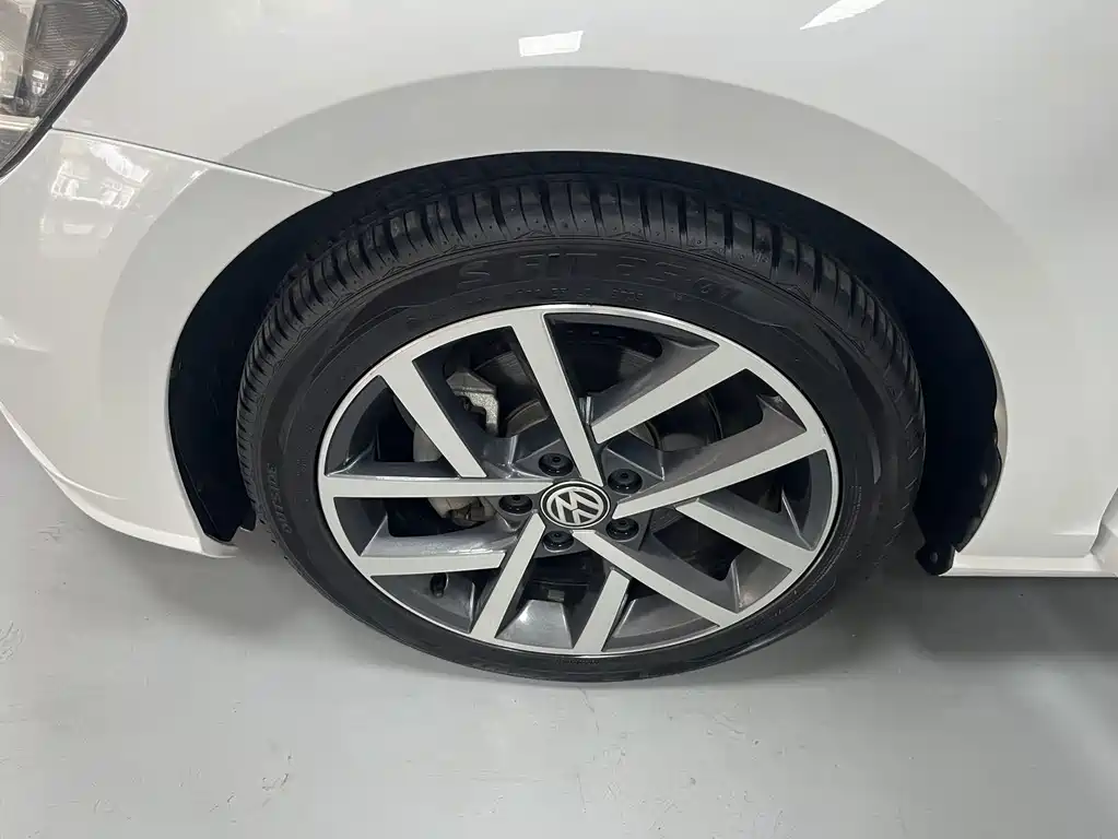 Volkswagen Golf — миниатюра 18