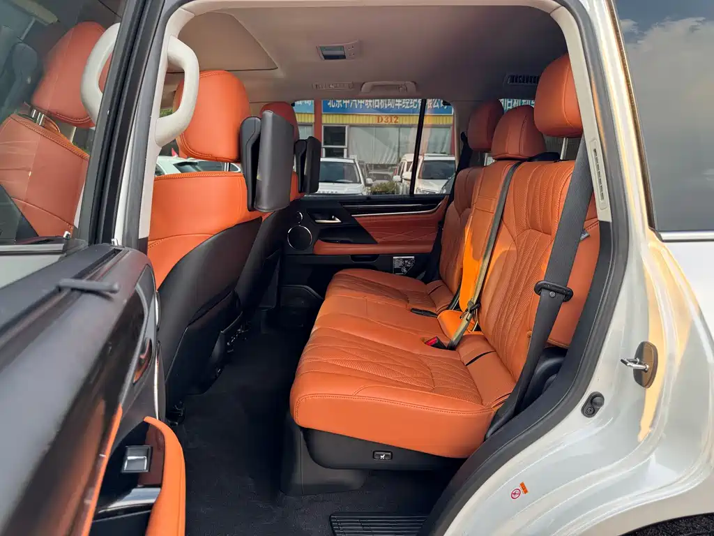 Lexus LX — миниатюра 11