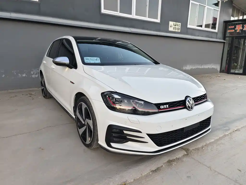 VOLKSWAGEN GOLF