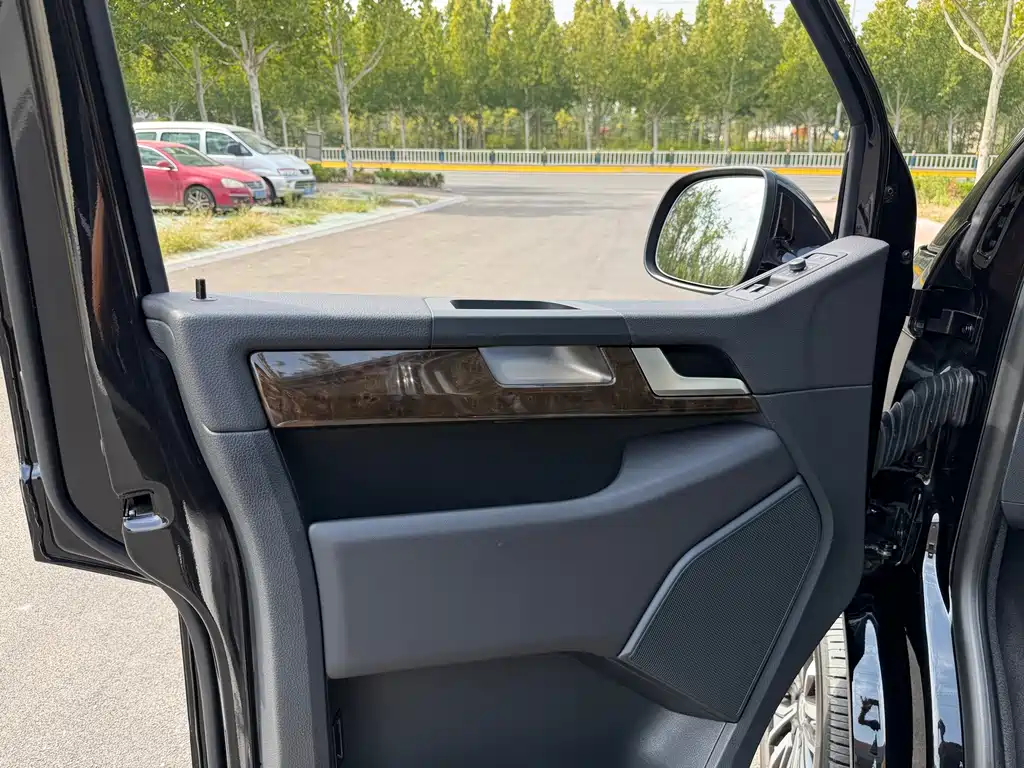 Volkswagen Multivan — миниатюра 20