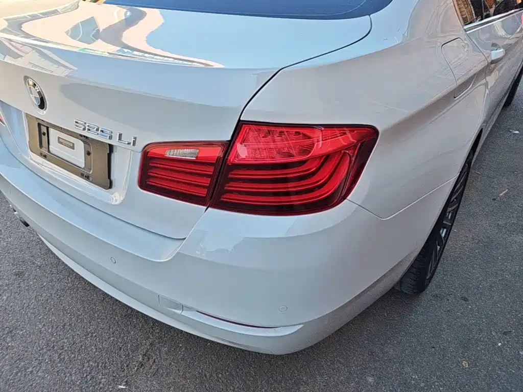 BMW 5 Series — миниатюра 8