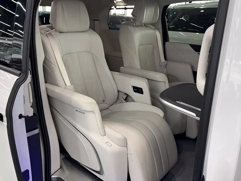 Buick GL8 2024 Premium 7 мест