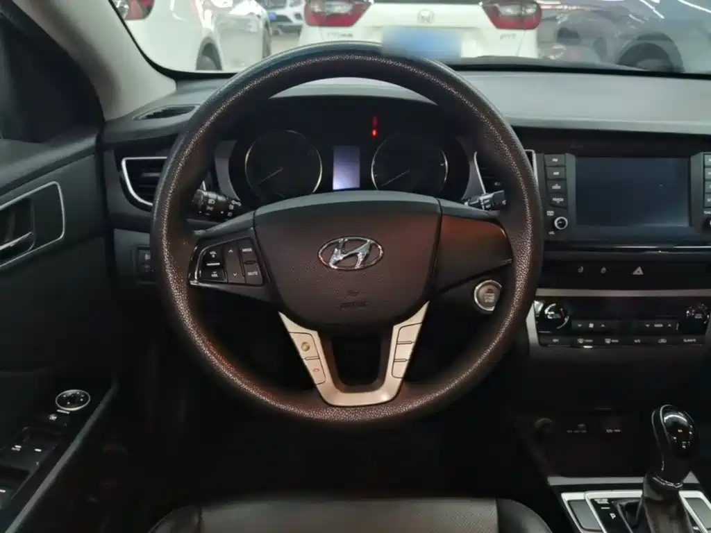 Hyundai Mistra — миниатюра 11