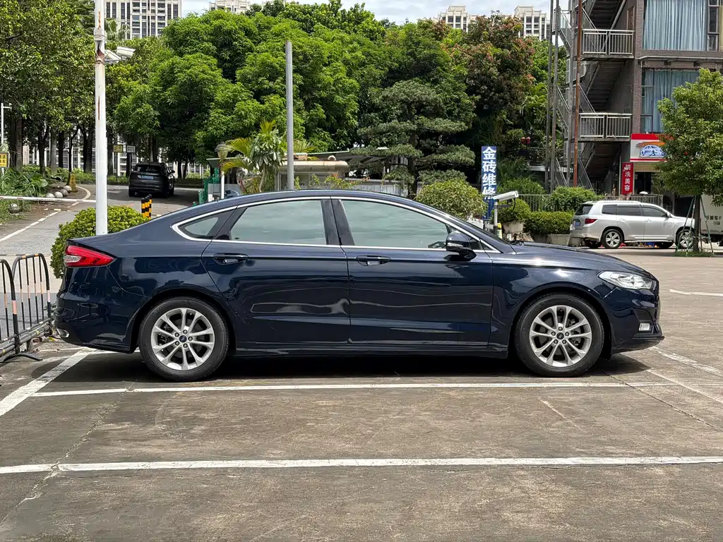 Ford Mondeo — миниатюра 7