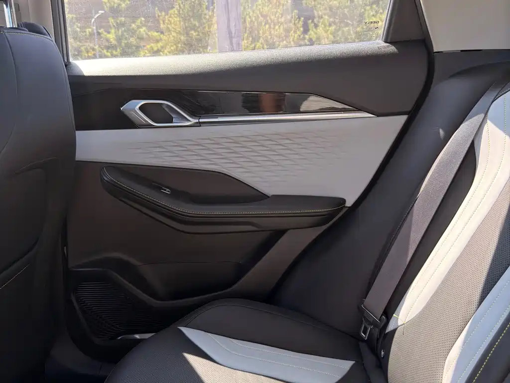 Geely Binyue — миниатюра 13