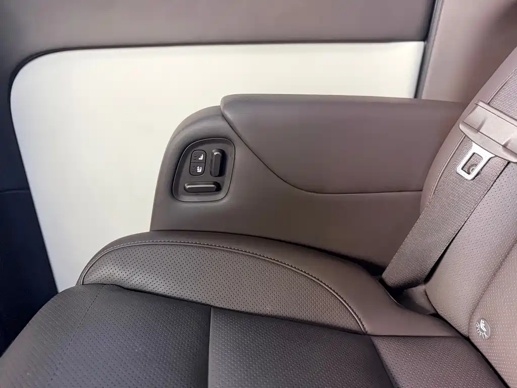 Li Auto Li MEGA — миниатюра 37