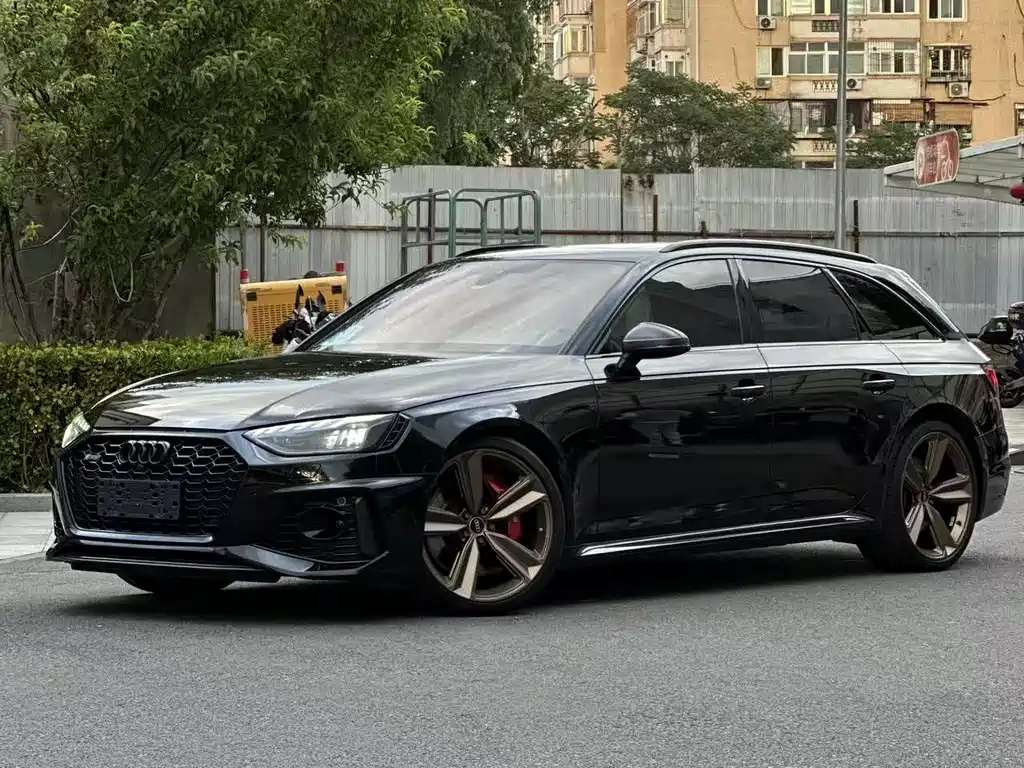 Купить Audi RS 4