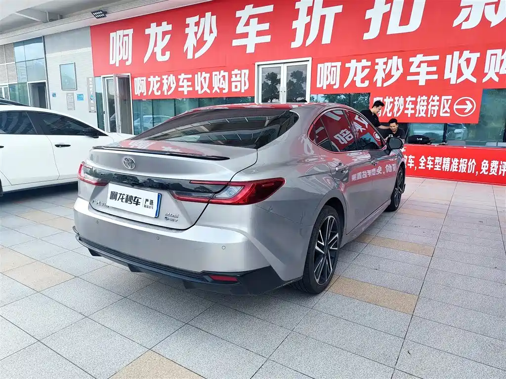 Toyota Camry — миниатюра 9