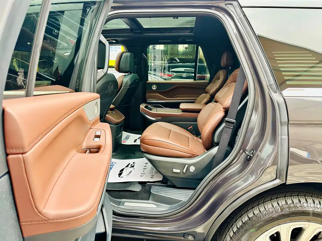 Lincoln Navigator — миниатюра 7