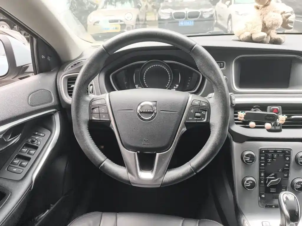 Volvo V40 — миниатюра 7