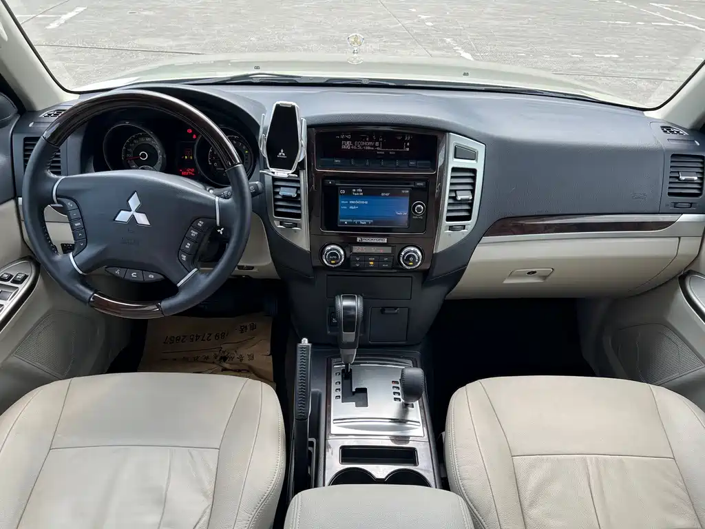 Mitsubishi Pajero (Import) — миниатюра 6
