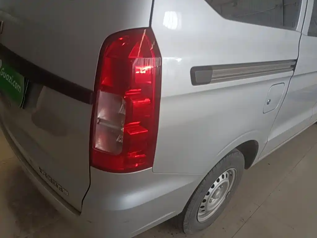 Wuling Hongguang V — миниатюра 8