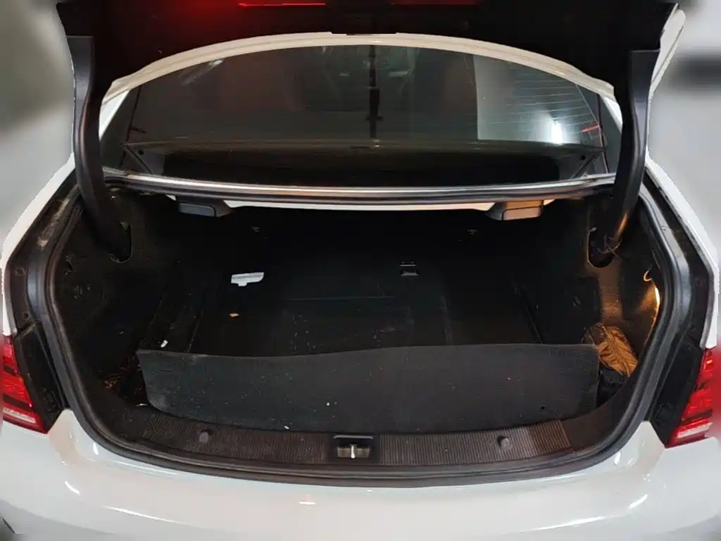 Mercedes-Benz E-Class (Import) — миниатюра 24