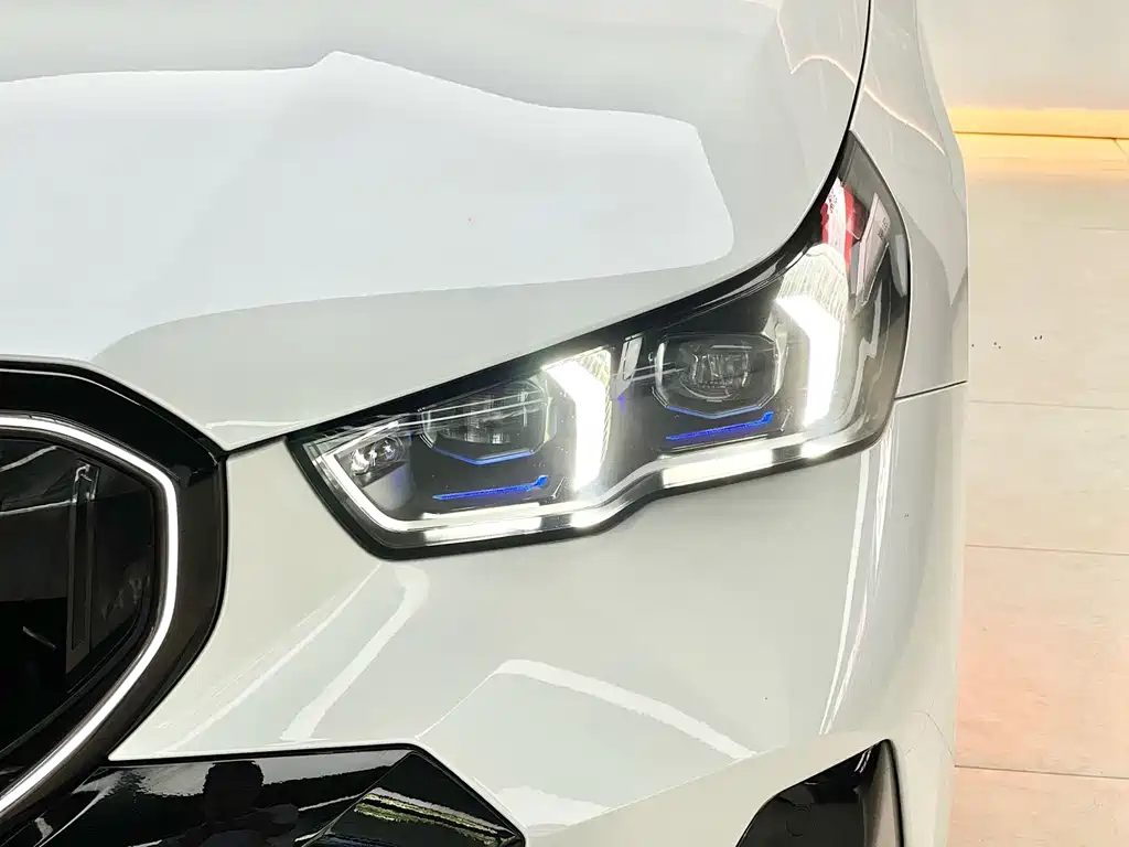 BMW 5 Series — миниатюра 17