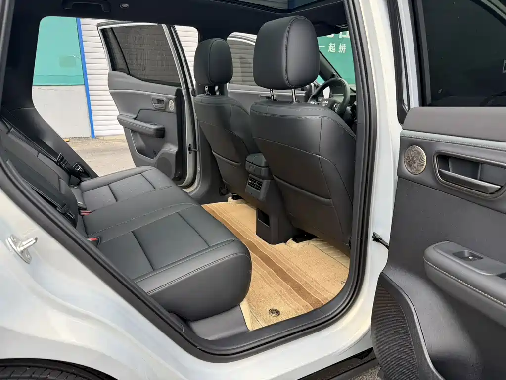 Toyota bZ3X — миниатюра 10