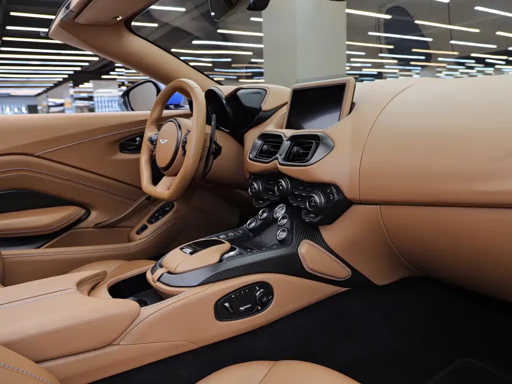 ASTON MARTIN V8 VANTAGE