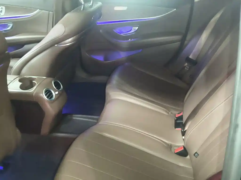 Mercedes-Benz E-Class — миниатюра 17
