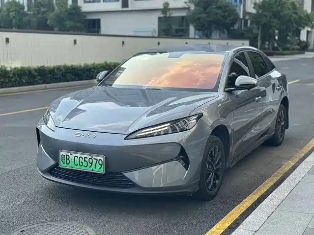 BYD e7