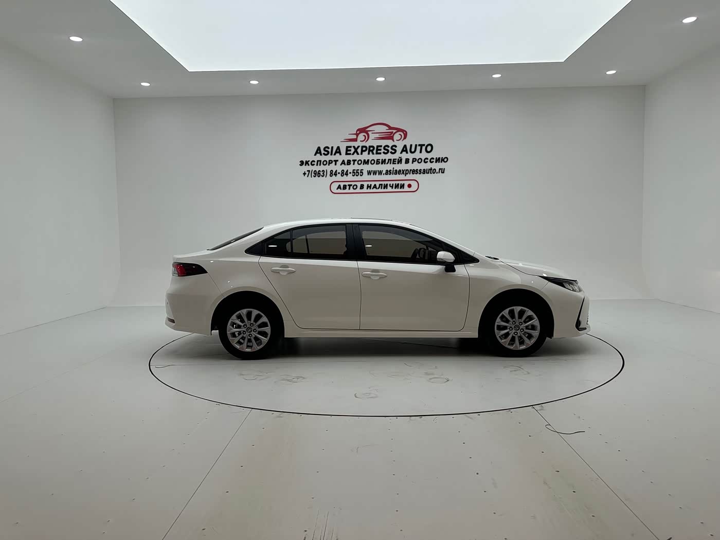 Toyota Corolla 1.2 л 2022 г. Белый, пробег 6500 км