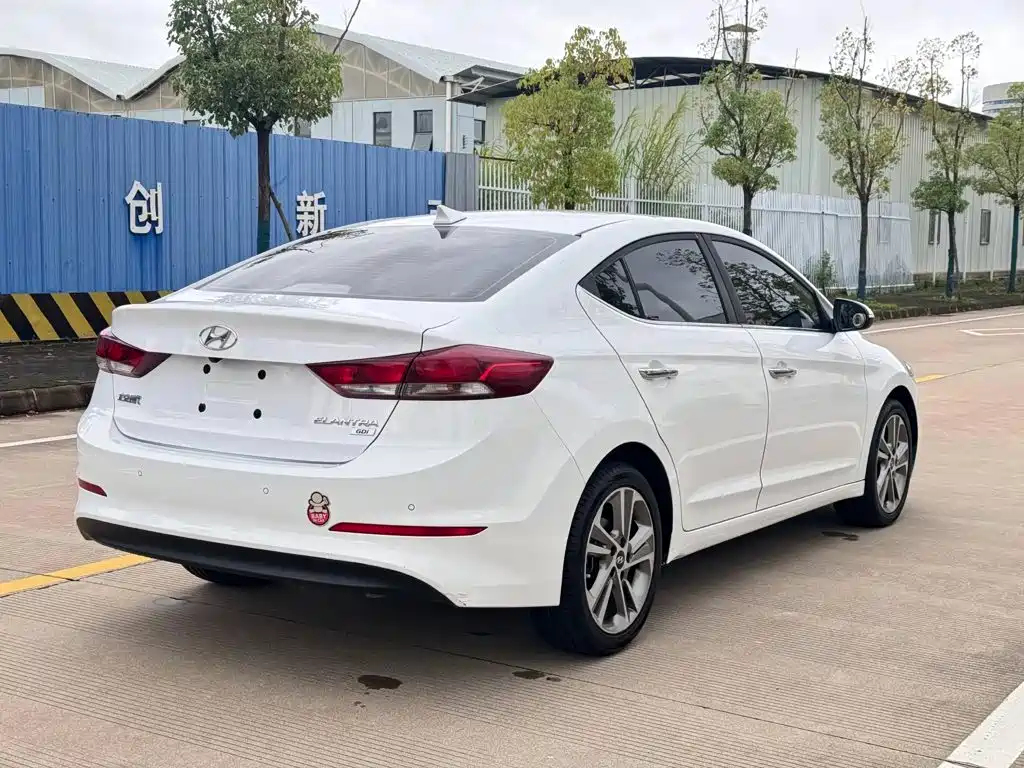 Hyundai Elantra — миниатюра 13