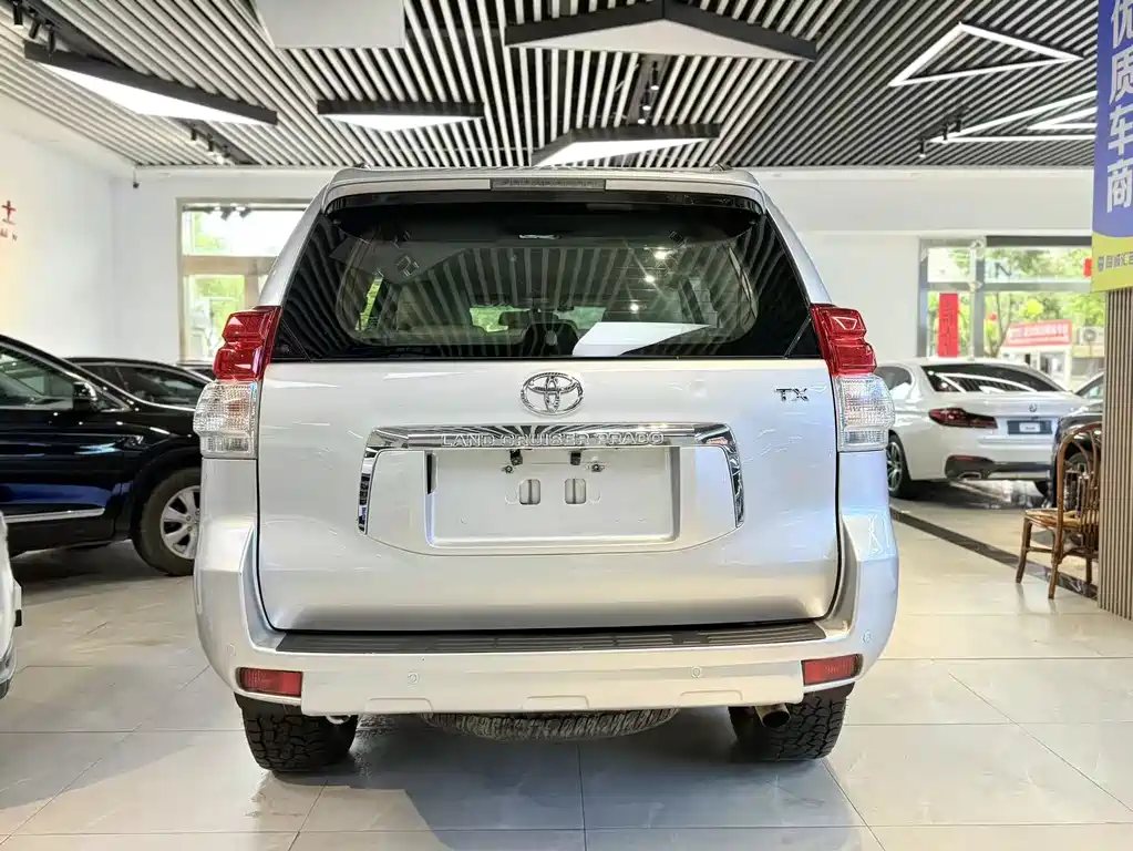Toyota Land Cruiser Prado 2010 2.7L AT Luxury