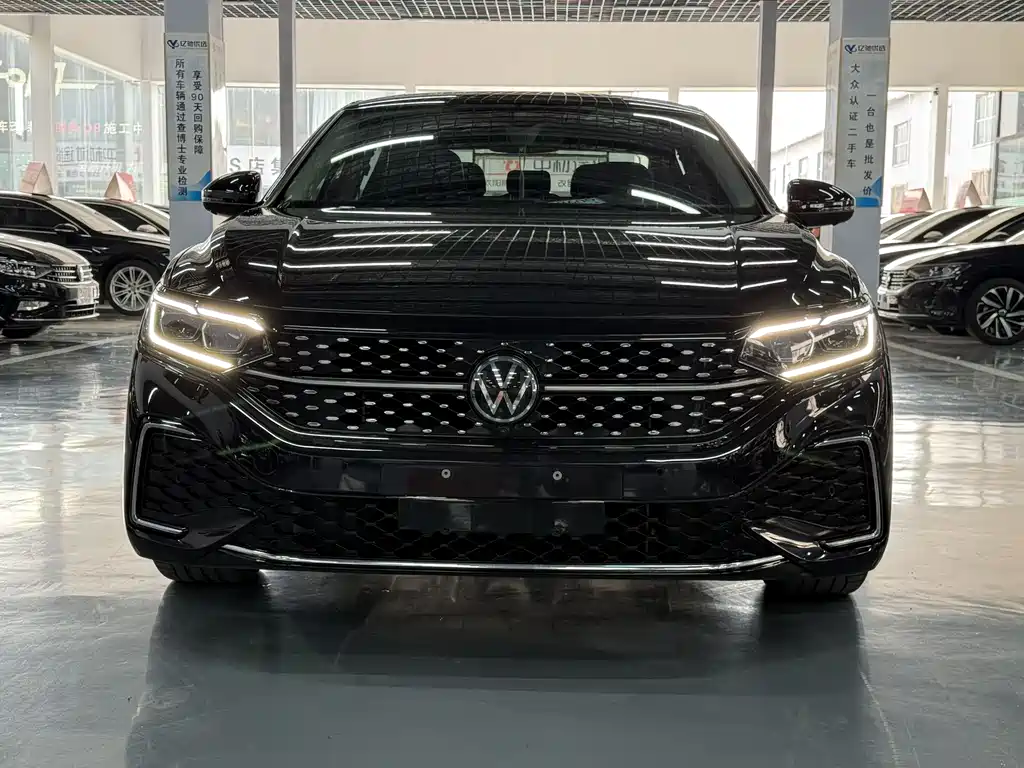 Volkswagen Passat 2026 380TSI